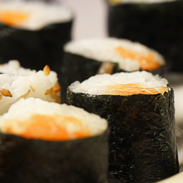Delicious Salmon Roll: A Sushi Favorite