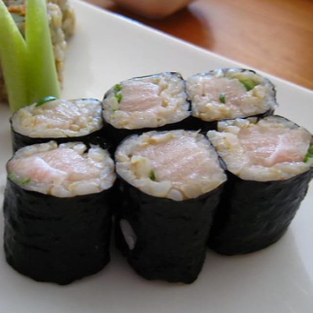 Yellowtail & Scallion Roll.